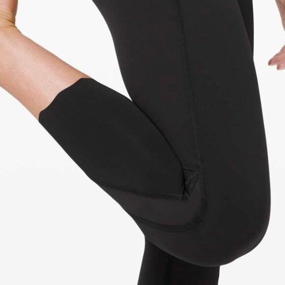 LULULEMON | Wunder Under High-Rise Crop Scallop Full-On Luxtreme Black | Size 16 - Picture 4 of 10